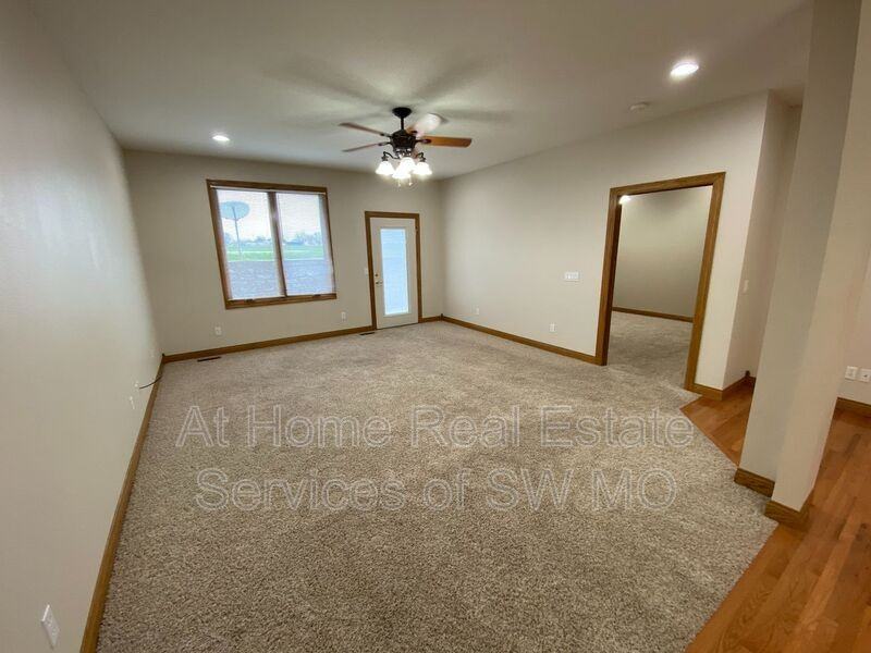 5601 N 17th St - Photo 4 of 15