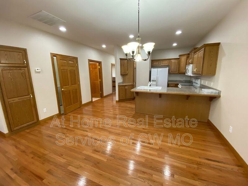 5601 N 17th St - Photo 6 of 15