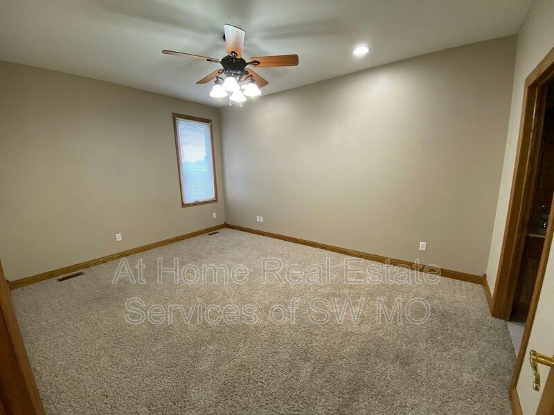 5601 N 17th St - Photo 7 of 15