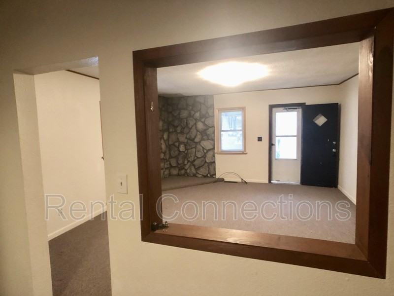 102 W Hamilton St - Photo 2 of 8