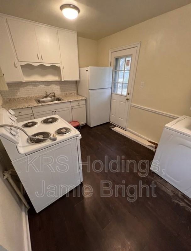 3105 Logandale Ave - Photo 3 of 9