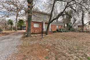 2200 N Saint Luke Ave - Photo 1 of 1