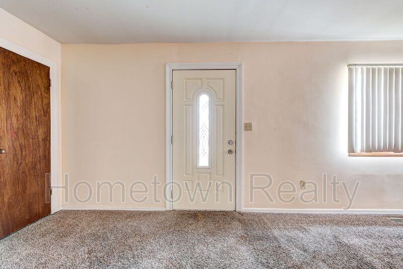 2200 N Saint Luke Ave - Photo 3 of 32