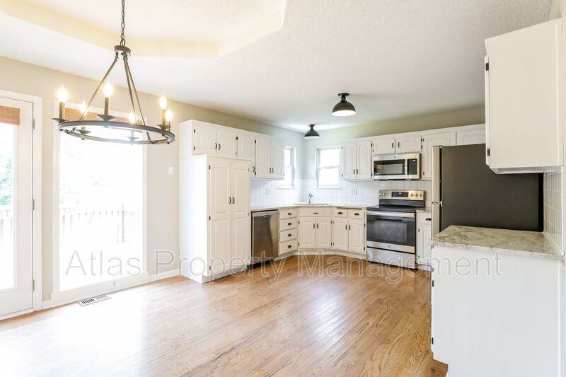 3706 Ne 81st Ter - Photo 2 of 15