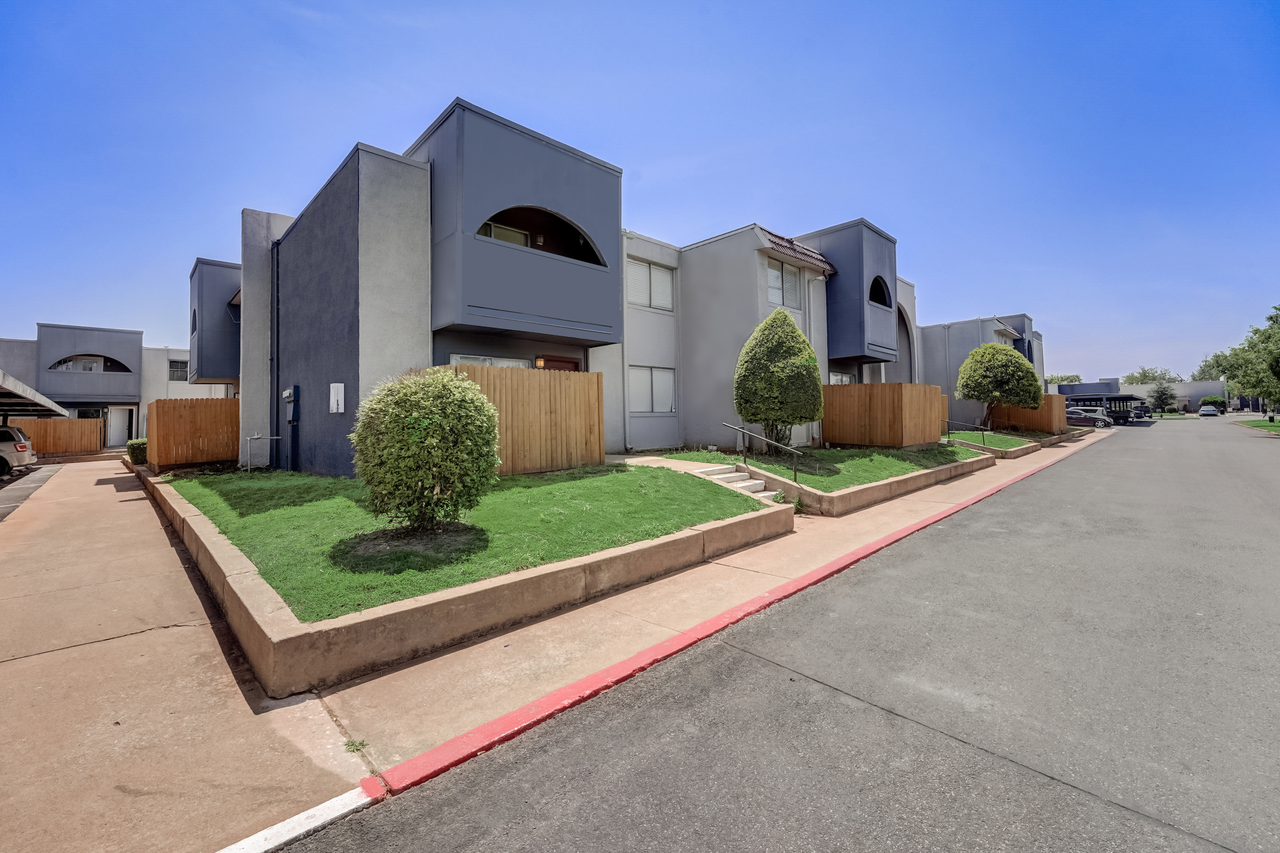 717 Ventura South Apartments - Photo 7 of 24