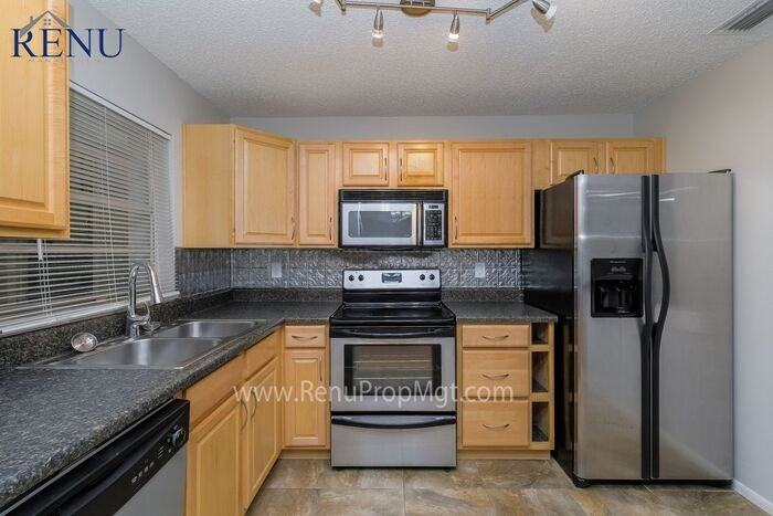 3115 Latrobe St - Photo 3 of 17