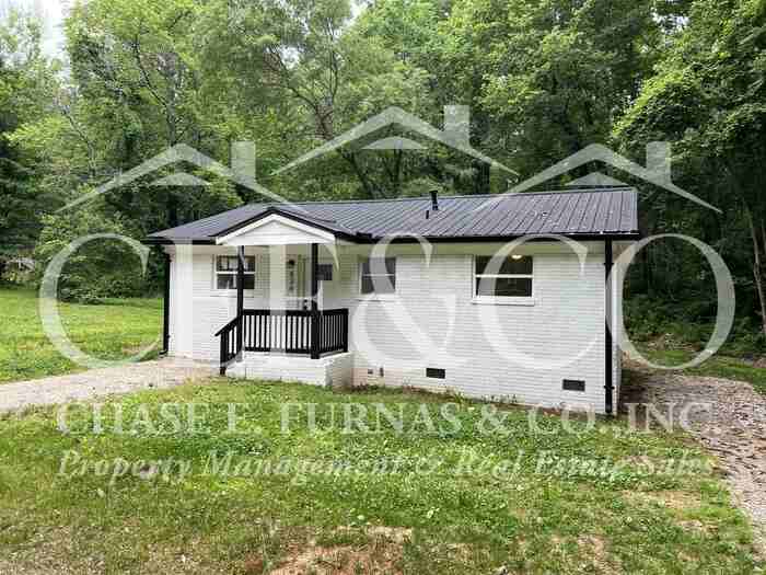 836 Neal St - Photo 2 of 10