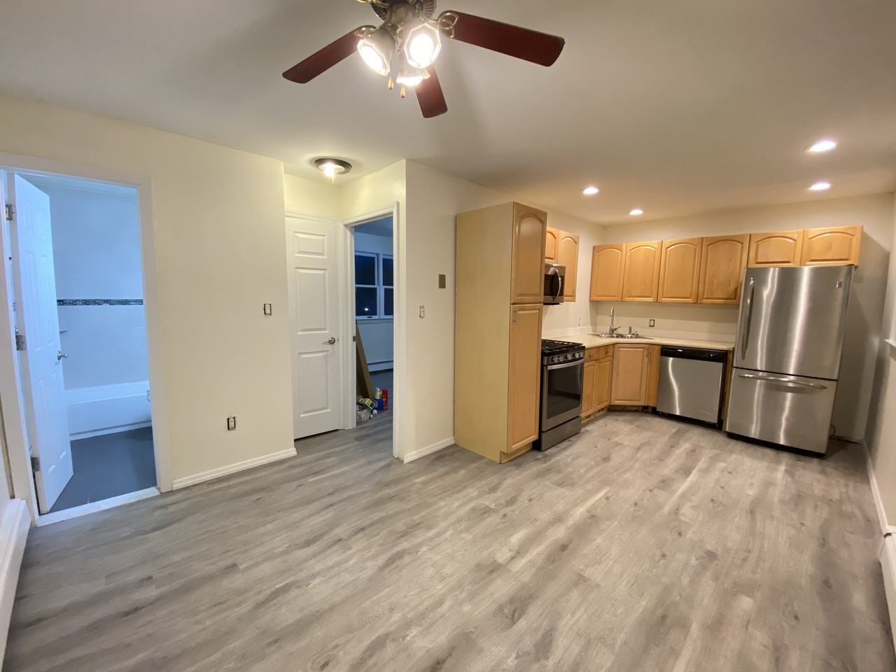 821 Main St #B - Photo 2 of 6