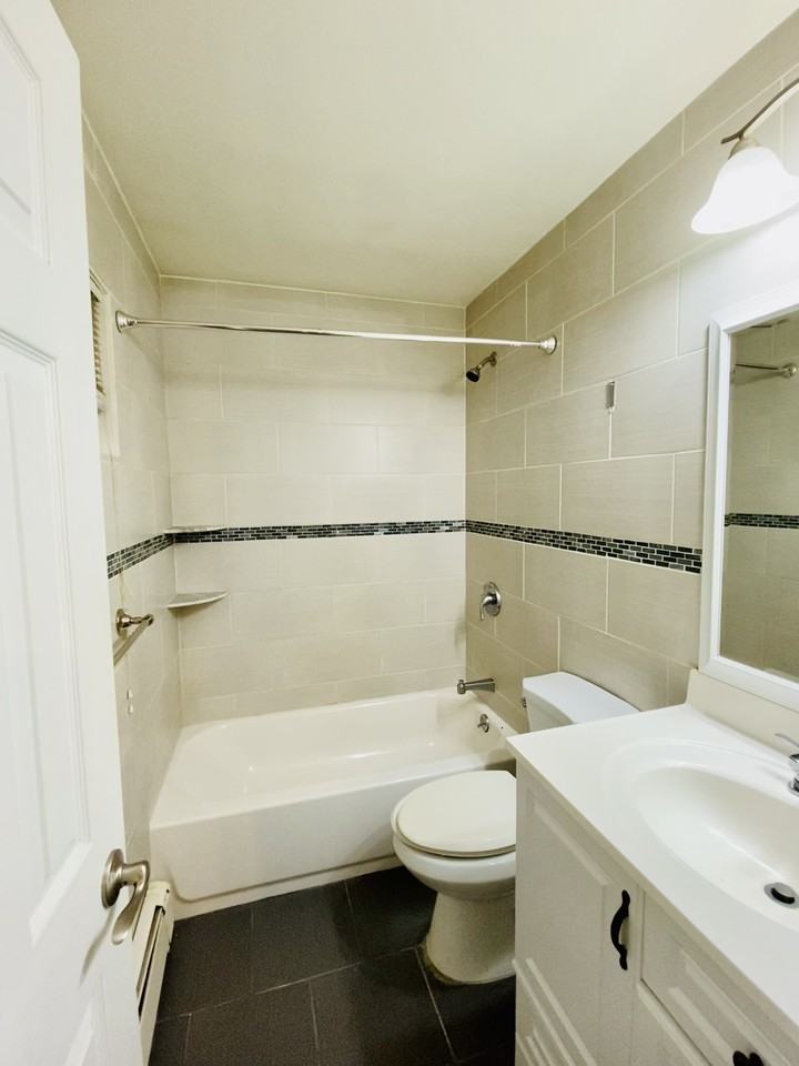 821 Main St #B - Photo 3 of 6