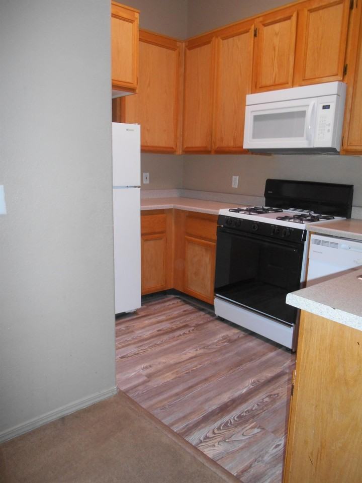 2007 Craig B-2 - 14730 E Craig Rd #1 - Photo 5 of 16