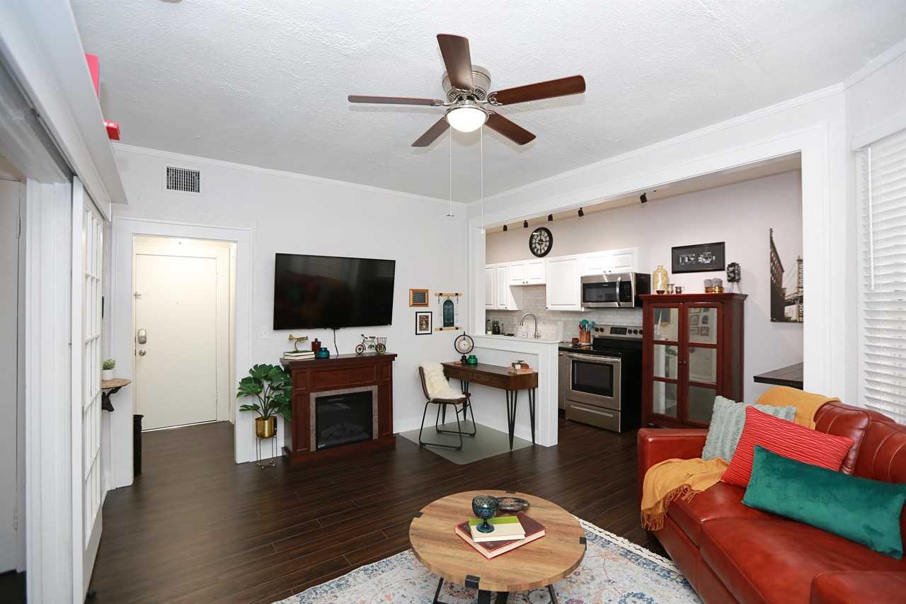 407 S Melville Ave #03 - Photo 3 of 12