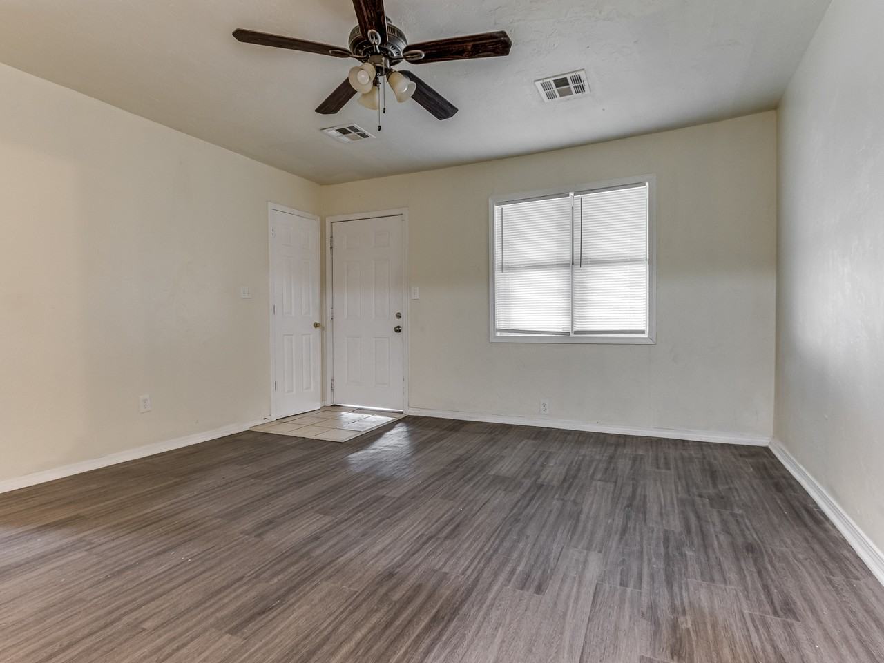 4205 Ne 16th Ter #1 - Photo 3 of 15