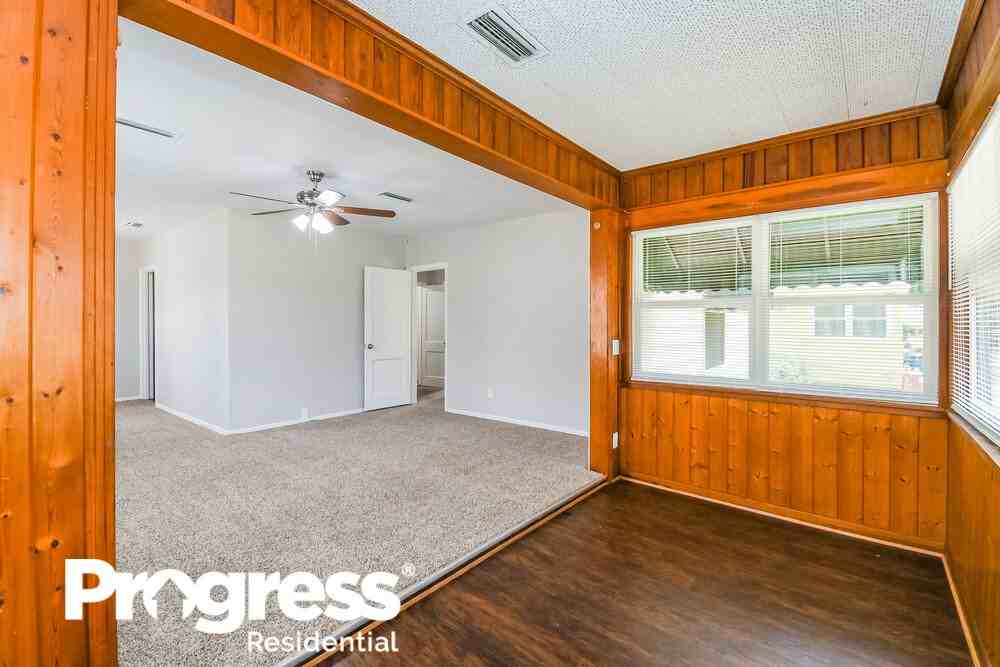 8111 Marion Cir - Photo 3 of 21