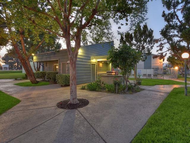 925 S Riverside Ave - Photo 3 of 34