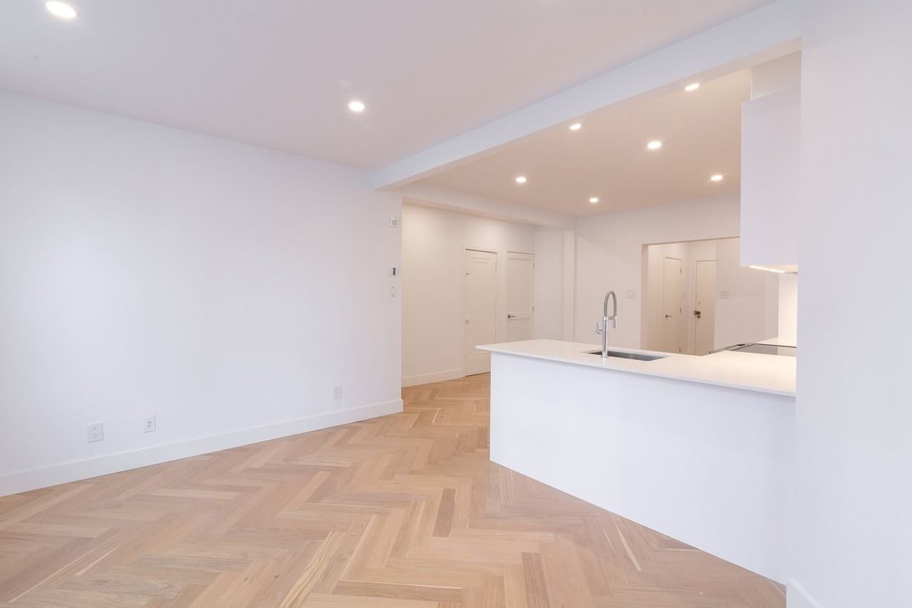 5530 Cote Saint-Luc Road - Photo 2 of 34