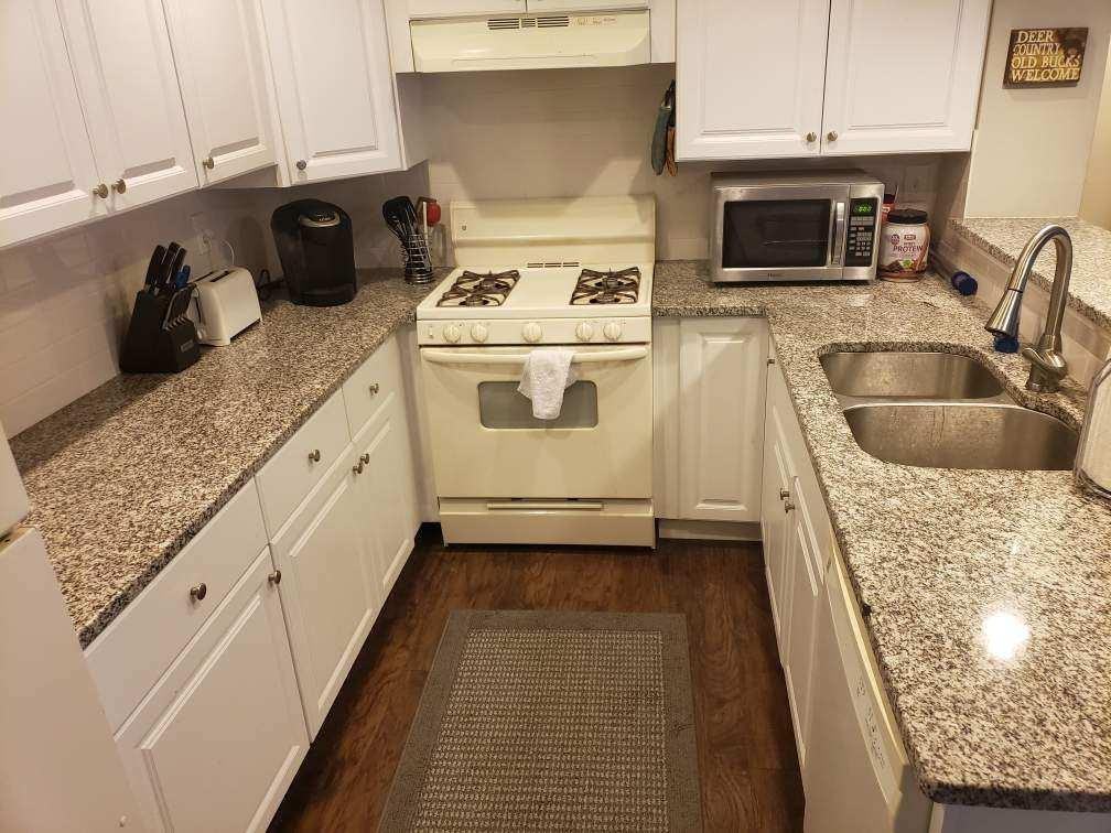 2701 Greystone Dr Apt C - Photo 3 of 12