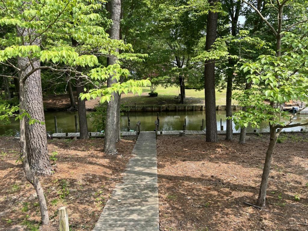 24 Cove View Ln - Photo 2 of 8