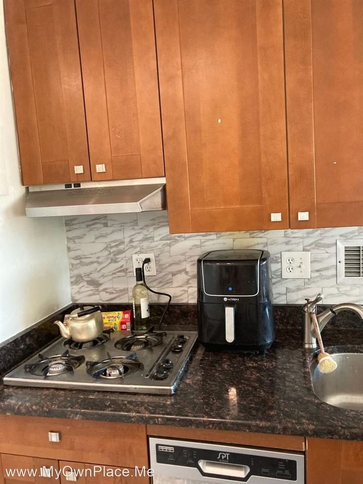 1011 Arlington Blvd - Photo 2 of 11