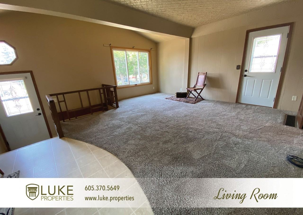 102 S Lake Ave - Photo 2 of 18