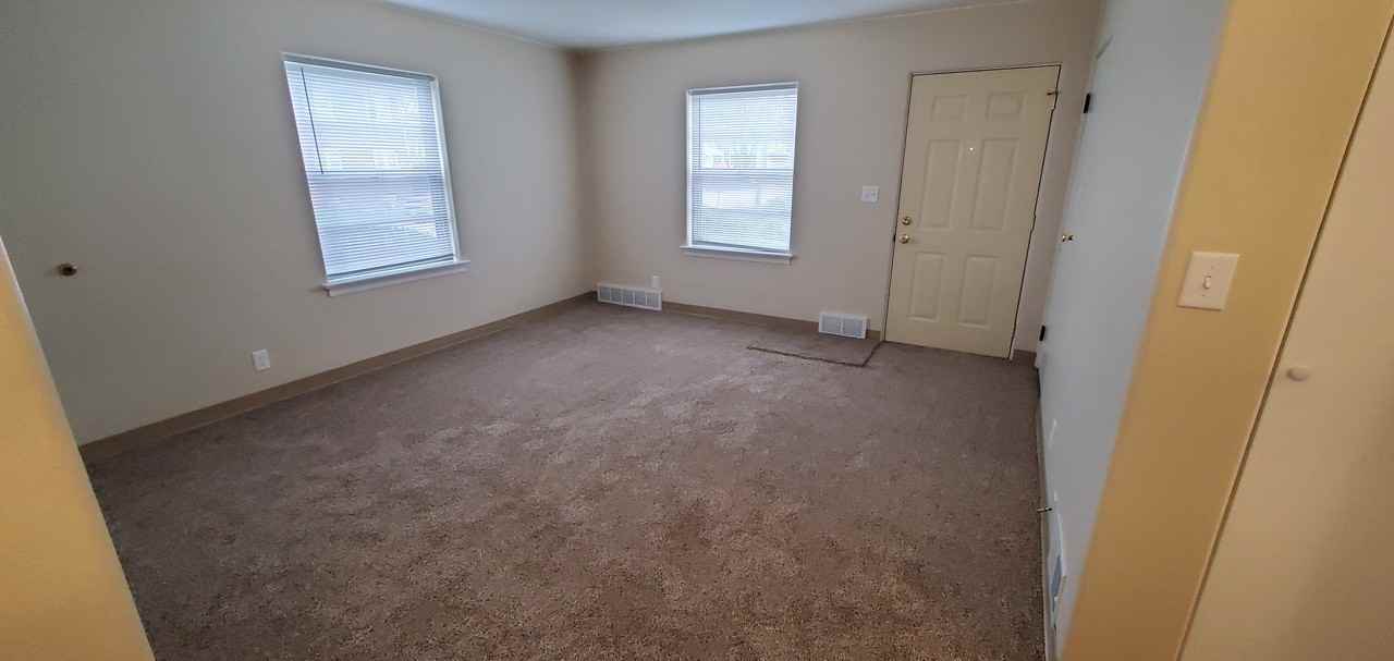 1623 8th St - Photo 2 of 6