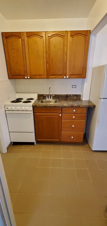 1623 8th St - Photo 3 of 6