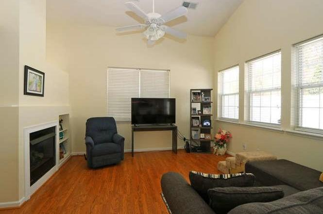 107 W Oaks Ct - Photo 2 of 13