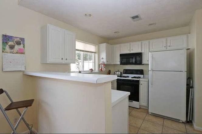 107 W Oaks Ct - Photo 3 of 13