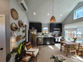 880 35th St #B - Photo 1 of 1