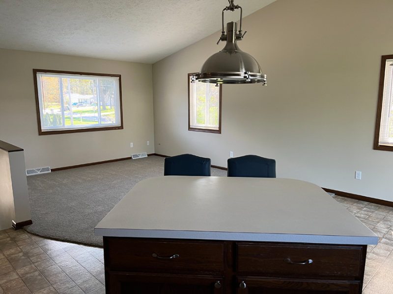 325 Lamoreaux Dr Nw - Photo 2 of 12