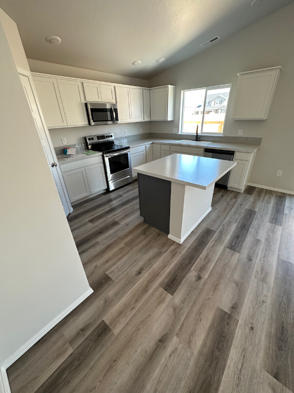 1030 Sw Shikra St - Photo 3 of 32