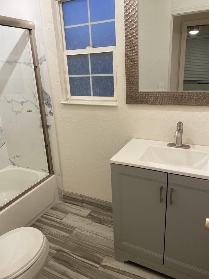 620 5th St #04 - Photo 5 of 10