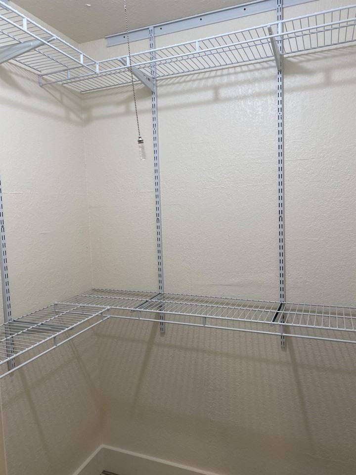 620 5th St #04 - Photo 7 of 10