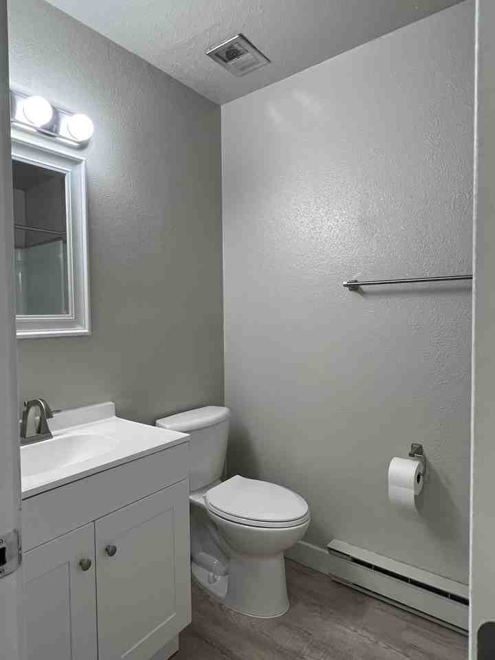 4915 Green River St #1 - Photo 6 of 17