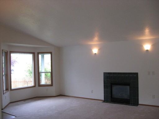 942 Haley Ct - Photo 2 of 12