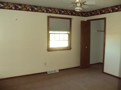 4820 Lindsey Ln - Photo 3 of 24