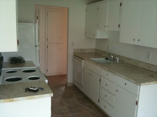 820 NE 4th St - Photo 2 of 5