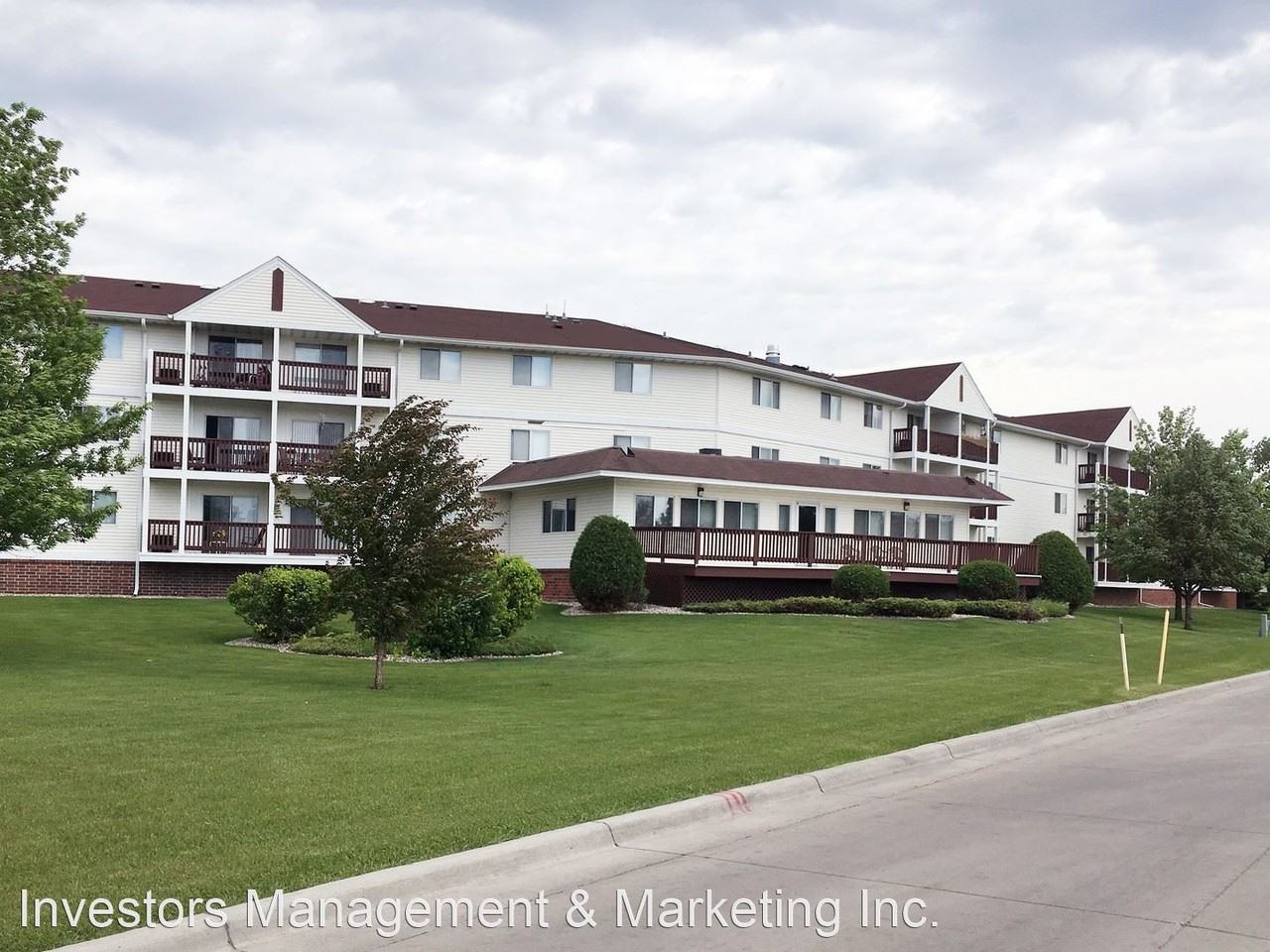 Briarwood Apartments - Photo 2 of 4