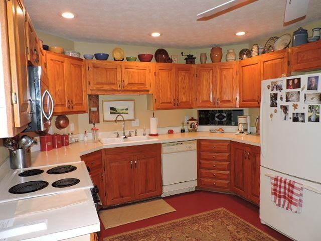 6482 Glenside Ct - Photo 2 of 12