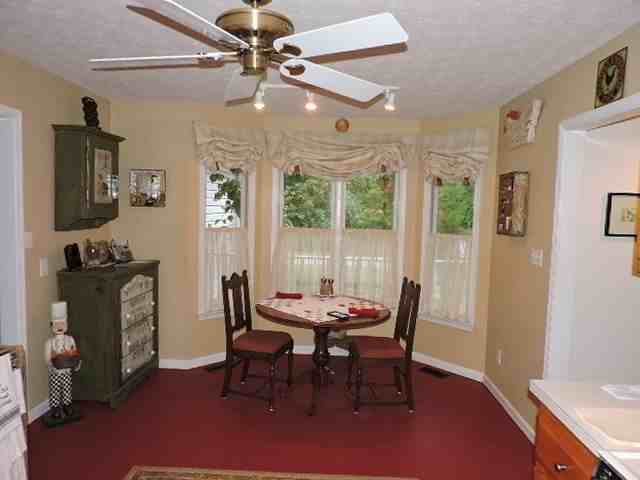 6482 Glenside Ct - Photo 3 of 12