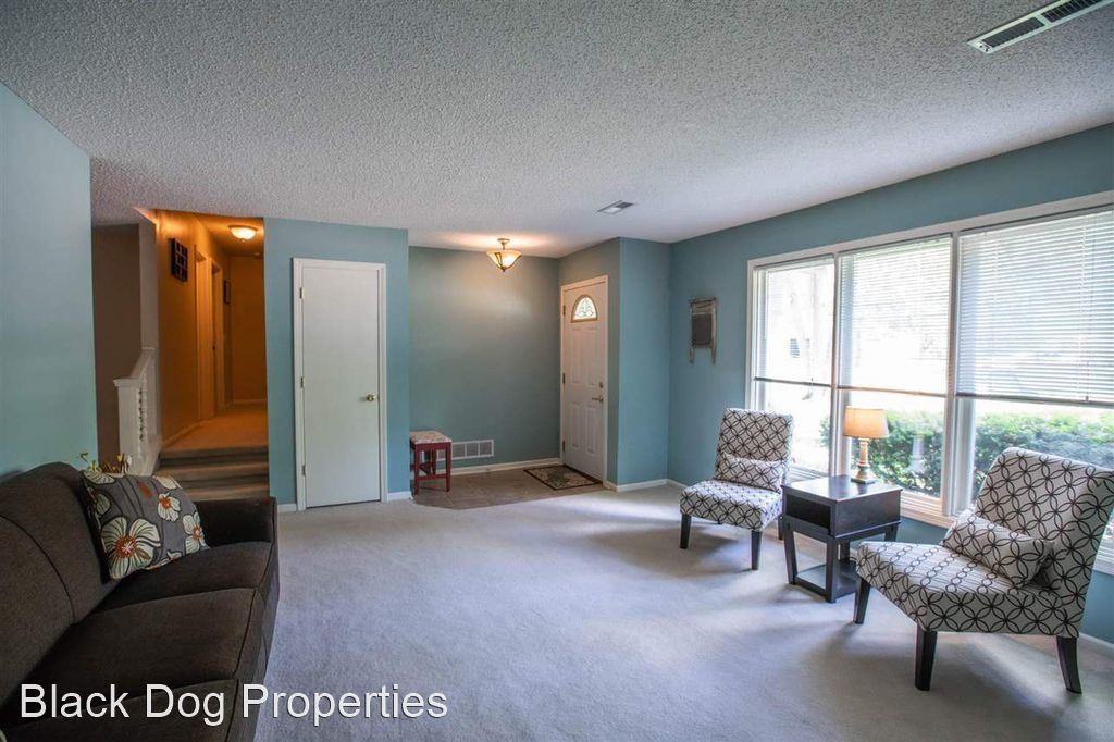 2212 Elco Cir - Photo 3 of 23