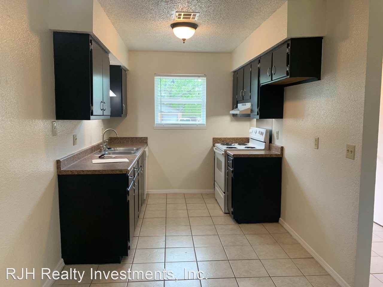 321 Redstone Ct - Photo 3 of 9