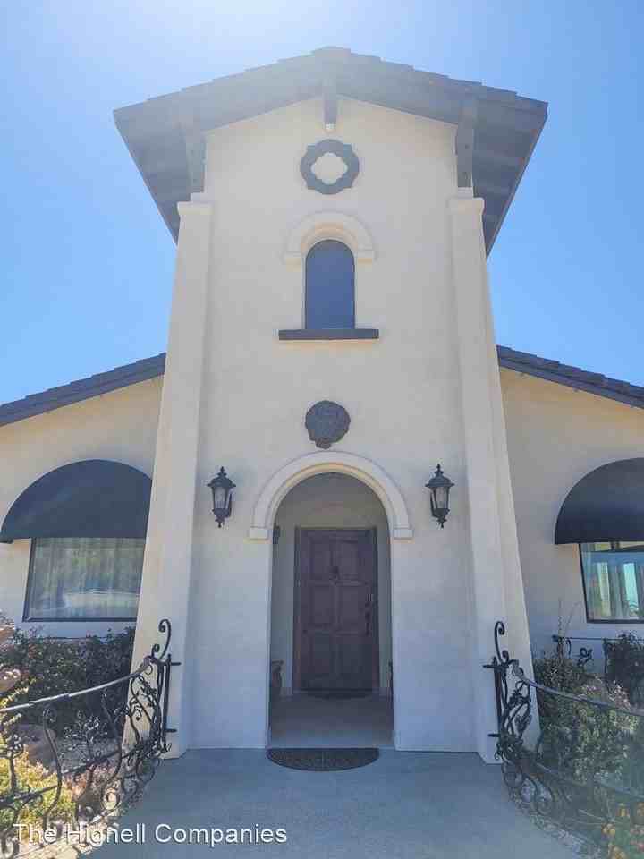 4541 Skyway - Photo 3 of 42