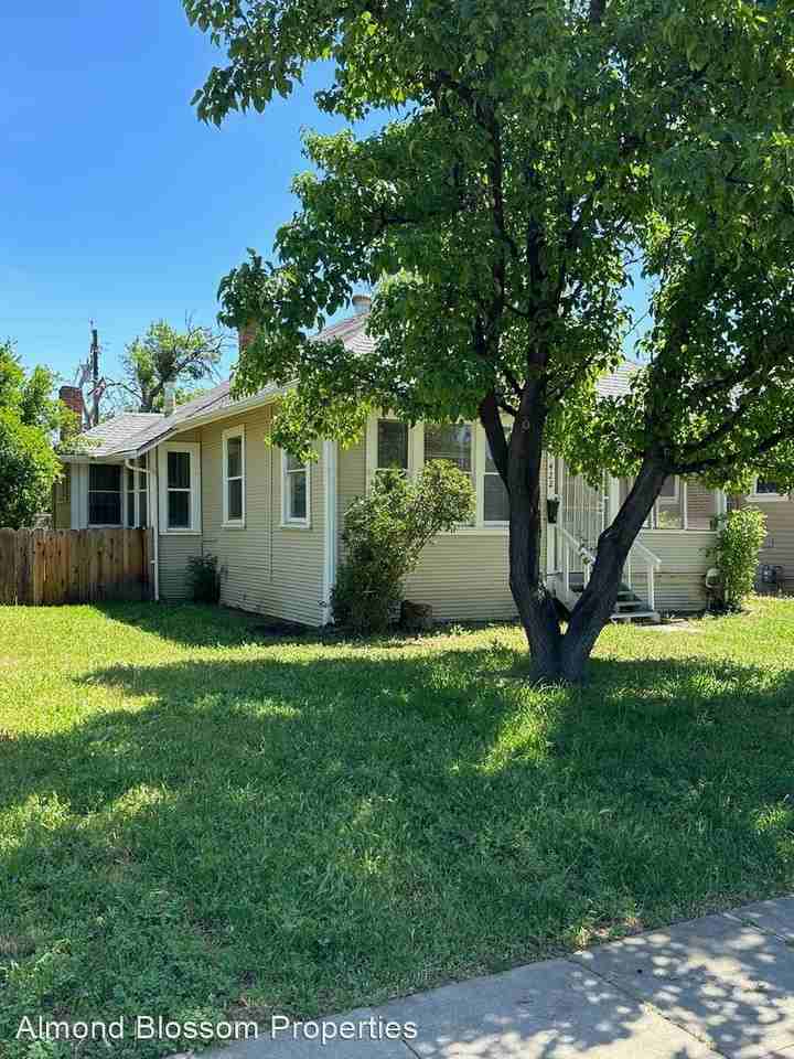 422 S Plumas St - Photo 2 of 16