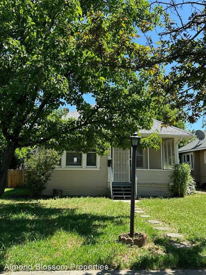 422 S Plumas St - Photo 3 of 16