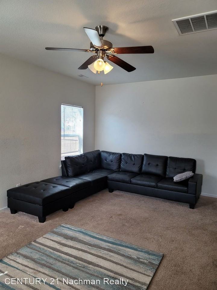 971 Philpotts Rd - Photo 3 of 6