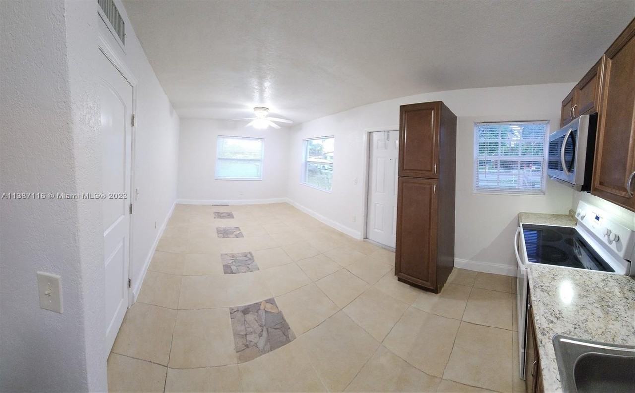 10422 Sw 180th St #10422 - Photo 2 of 8