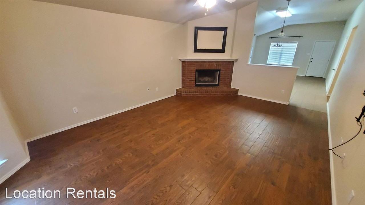 6518 94th St - Photo 2 of 14