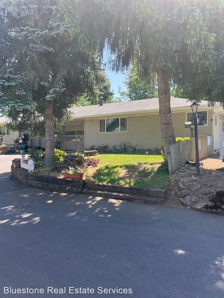 Fairview Apartments (ENL3) 388400, 412414, 416418 Fairview Ave. SE 412414, Salem, OR