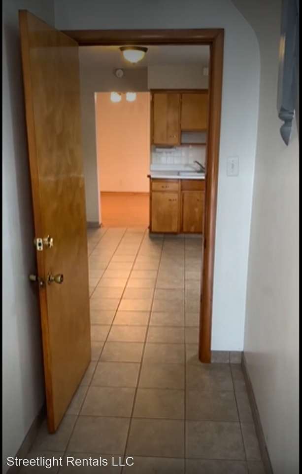 1913 Coltman Rd - Photo 3 of 9