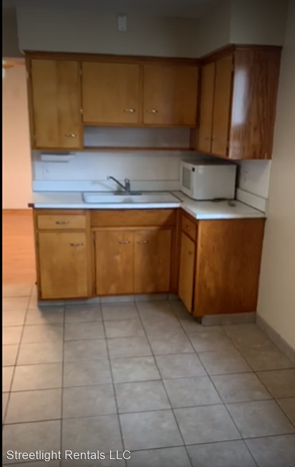 1913 Coltman Rd - Photo 2 of 9